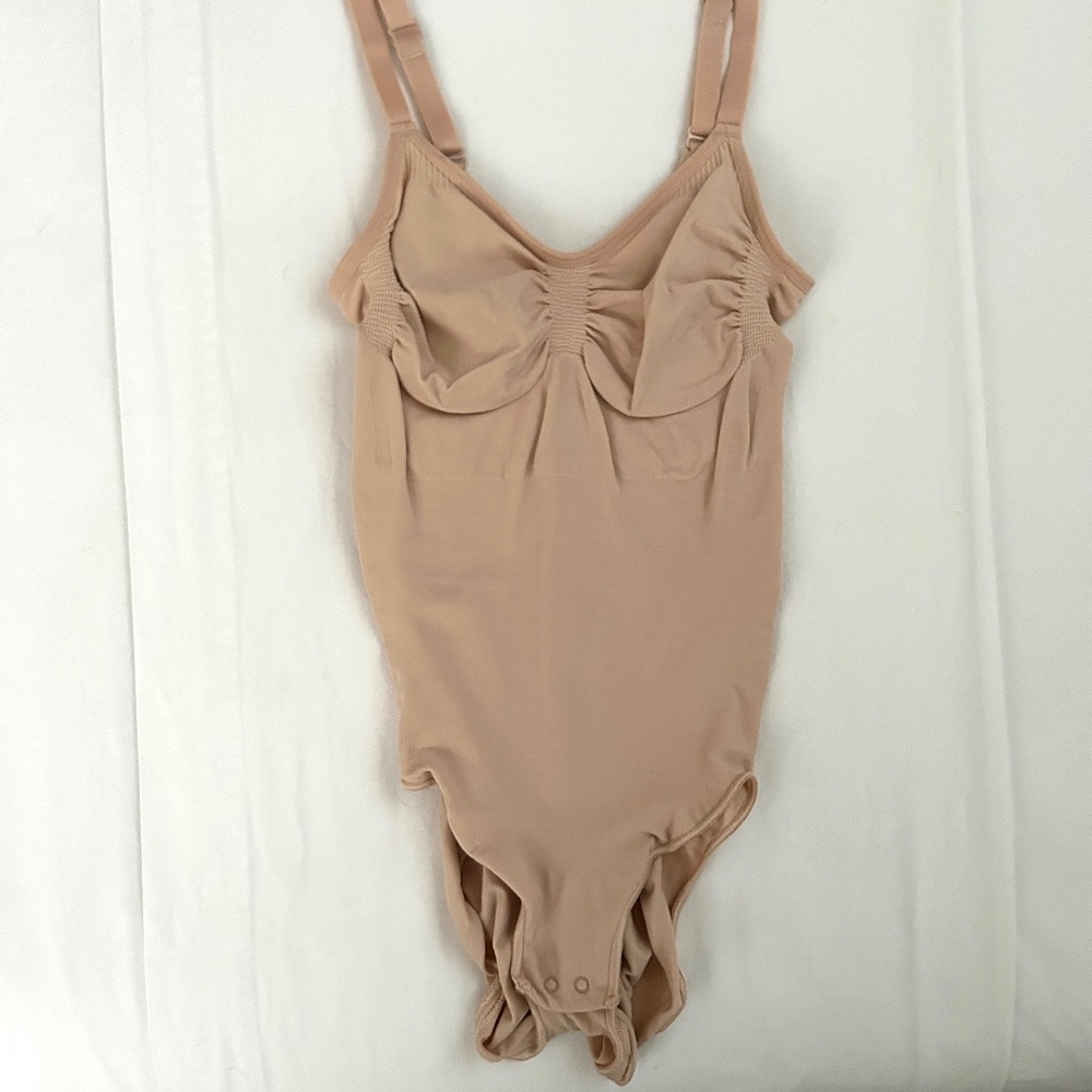 SKIMS SEAMLESS SCULPT BODYSUIT